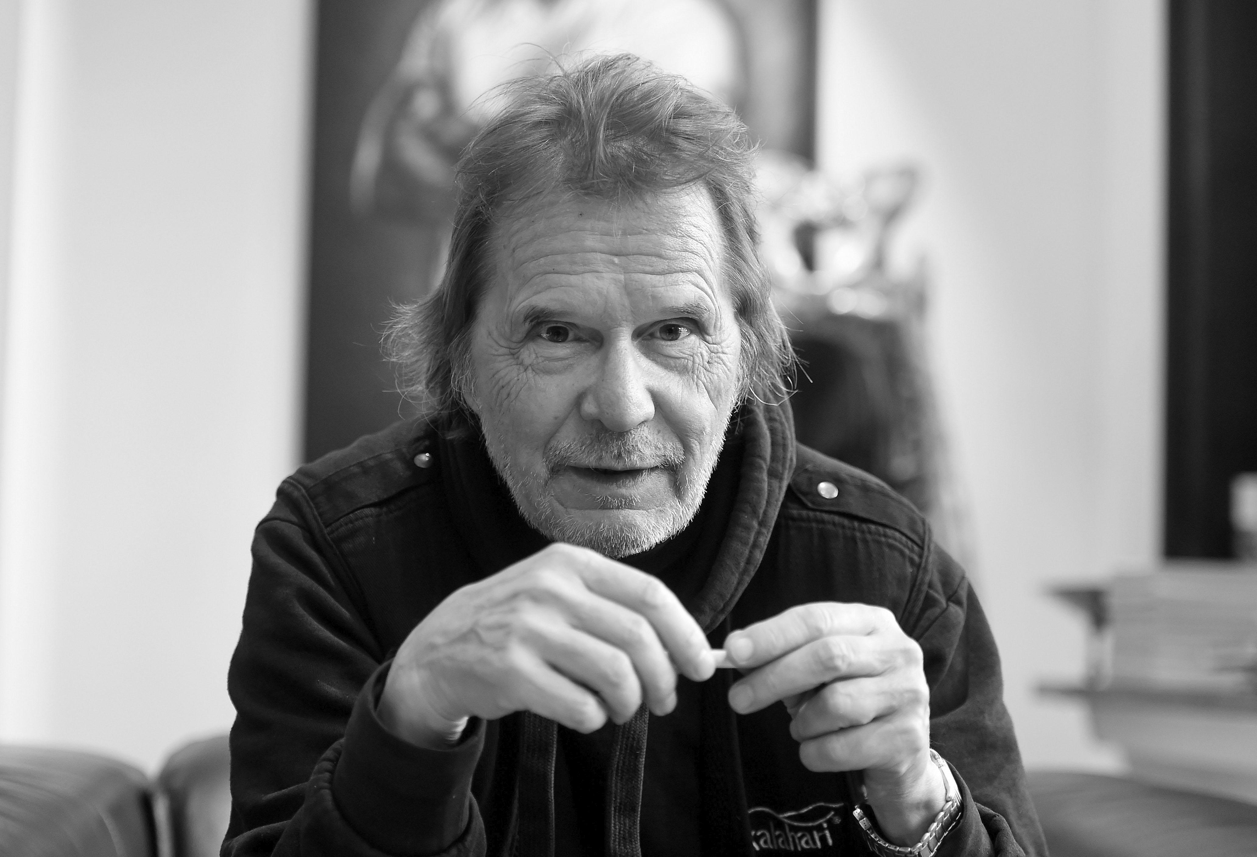 Deutschlands bekanntester Cartoonist Uli Stein ist im August in seinem Haus bei Hannover gestorben. Bekannt wurde der Künstler durch seine drolligen Mäuse, Pinguine, Hunde und Katzen.