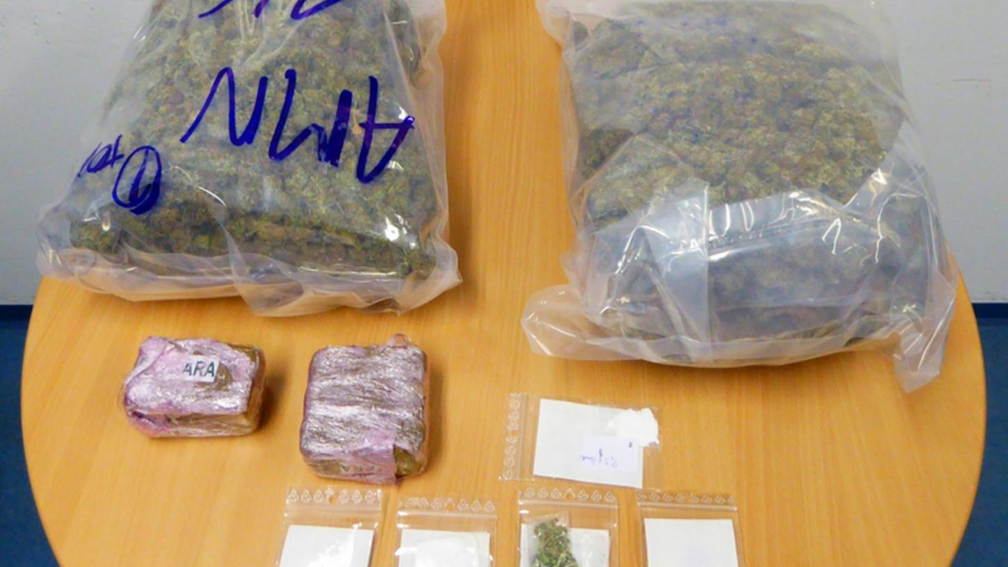 Auf A9 mehr als 2,5 Kilogramm Rauschgift in Auto gefunden Auf A9 mehr als 2,5 Kilogramm Rauschgift in Auto gefunden