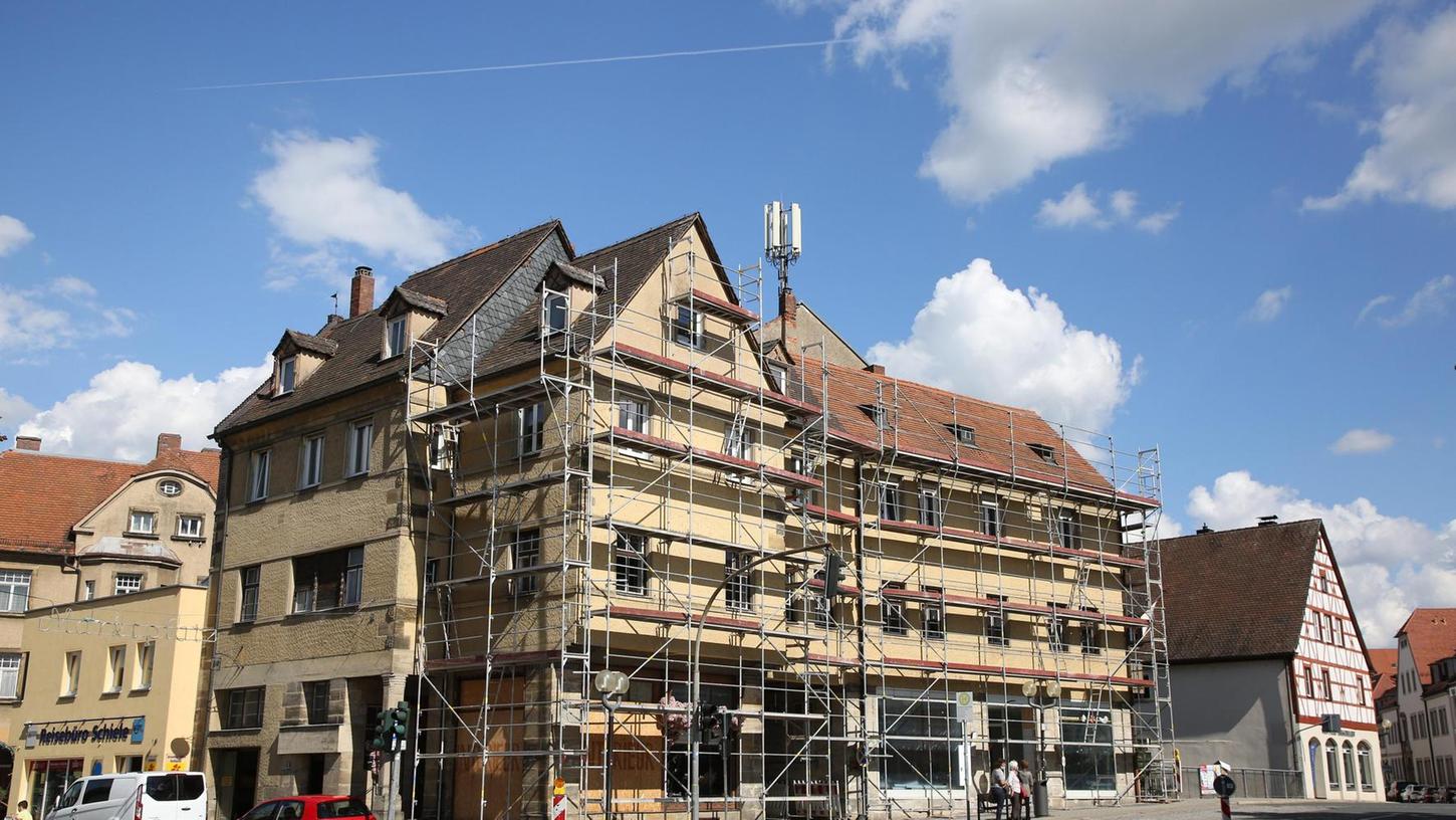 Bis spätestens April 2021 sollen die Umbaumaßnahmen in dem Gebäudekomplex am Marktplatz 1 abgeschlossen sein. Anschließend startet die Sanierung des Löhr-Anwesens.