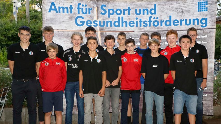 Vom HC Erlangen wurden drei Mannschaften ausgezeichnet, weil sie sich den Bayerischen Meistertitel geholt hatten. Den Anfang machte die C-Jugend.