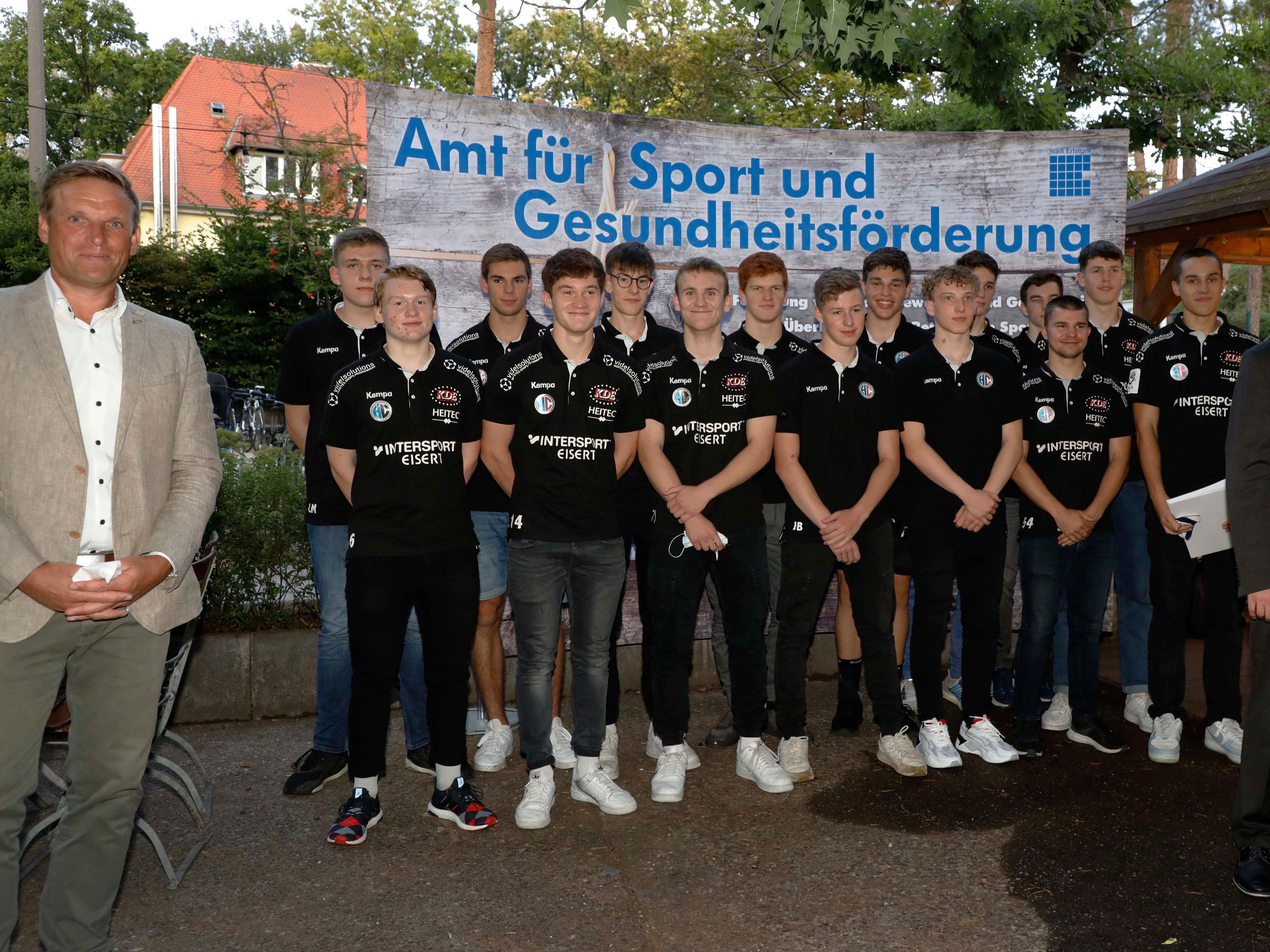 Und zum Schluss stellte sich noch die männliche B-Jugend zum Gruppenfoto auf. 