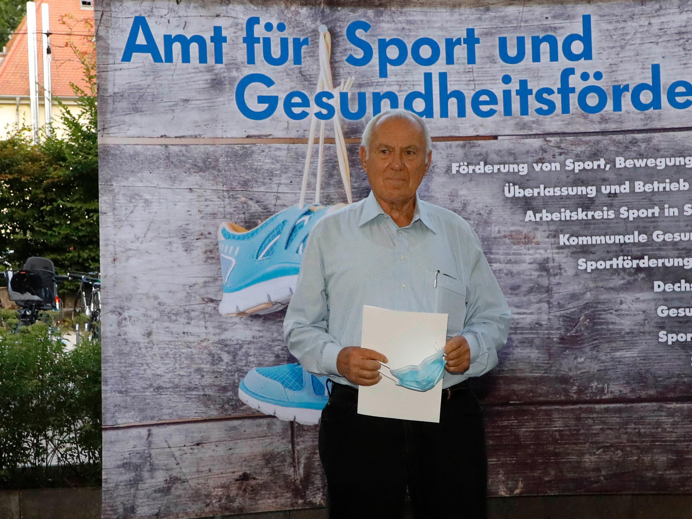 Ältester unter den Ausgezeichneten: Friedrich Müller vom SC Preußen Erlangen. Der 74-Jährige betreibt Rasenkraftsport und sicherte sich bei den Deutschen Meisterschaften im Steinstoßen Rang drei.