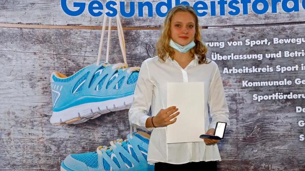 Kellie Messel ist ebenfalls eine erfolgreiche Schwimmerin. Als Einzige bei dieser Ehrung bekam sie Silber.