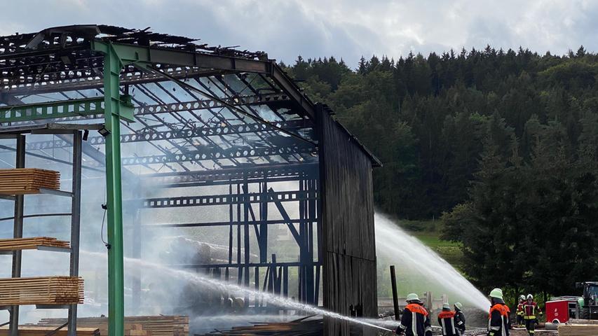Sägewerk im Landkreis Neumarkt brennt nieder