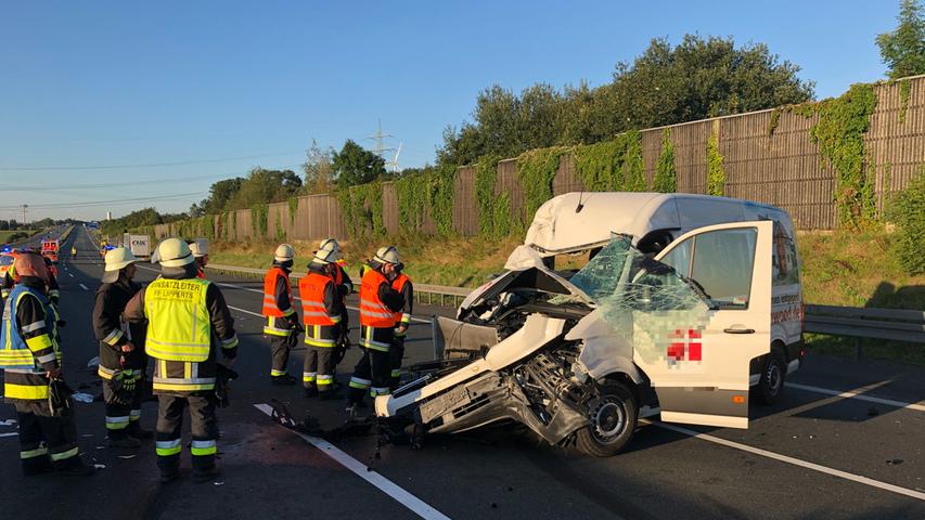 Transporter kollidiert mit Lkw: A9 Richtung München gesperrt