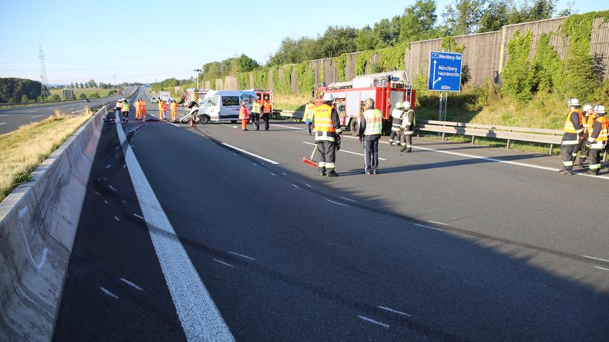 Transporter kollidiert mit Lkw: A9 Richtung München gesperrt