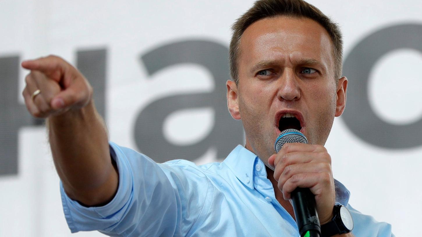 Der russische Oppositionsführer Alexej Nawalny soll nun wieder an das selbstständige Atmen gewöhnt werden.