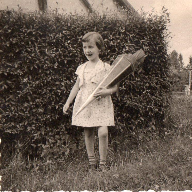 Breites Grinsen und riesige Schultüten: Unsere User haben uns auf Facebook Bilder von ihrem ersten Schultag geschickt.