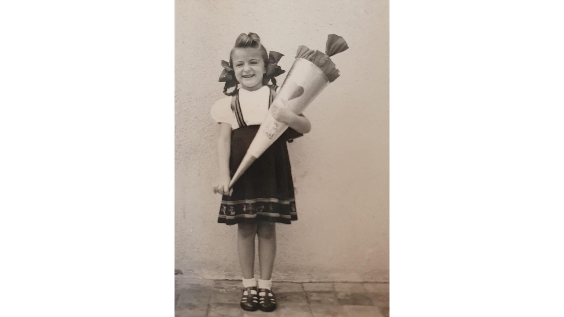 Breites Grinsen und riesige Schultüten: Unsere User haben uns auf Facebook Bilder von ihrem ersten Schultag geschickt.