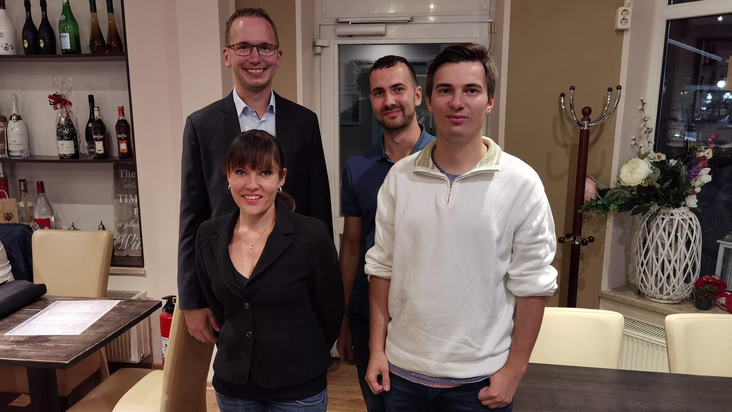 Der Vorstand der Jungen Liberalen im Landkreis Forchheim vorne von links: Silke Lukoschek, Grigory Adrianov und hinten von links: Philipp Schmalz, Tobias Lukoschek.