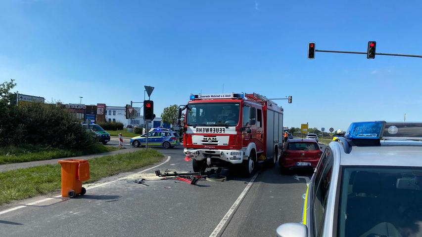 Feuerwehrauto kollidiert mit Corvette im Landkreis Erlangen-Höchstadt