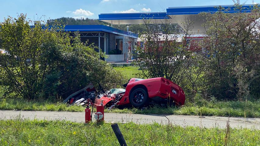 Feuerwehrauto kollidiert mit Corvette im Landkreis Erlangen-Höchstadt