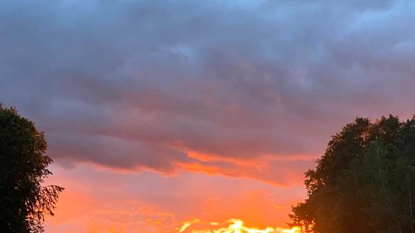 Sonnenuntergang pur, schreibt uns Thomas Rosso, der das Bild aufgenommen hat.