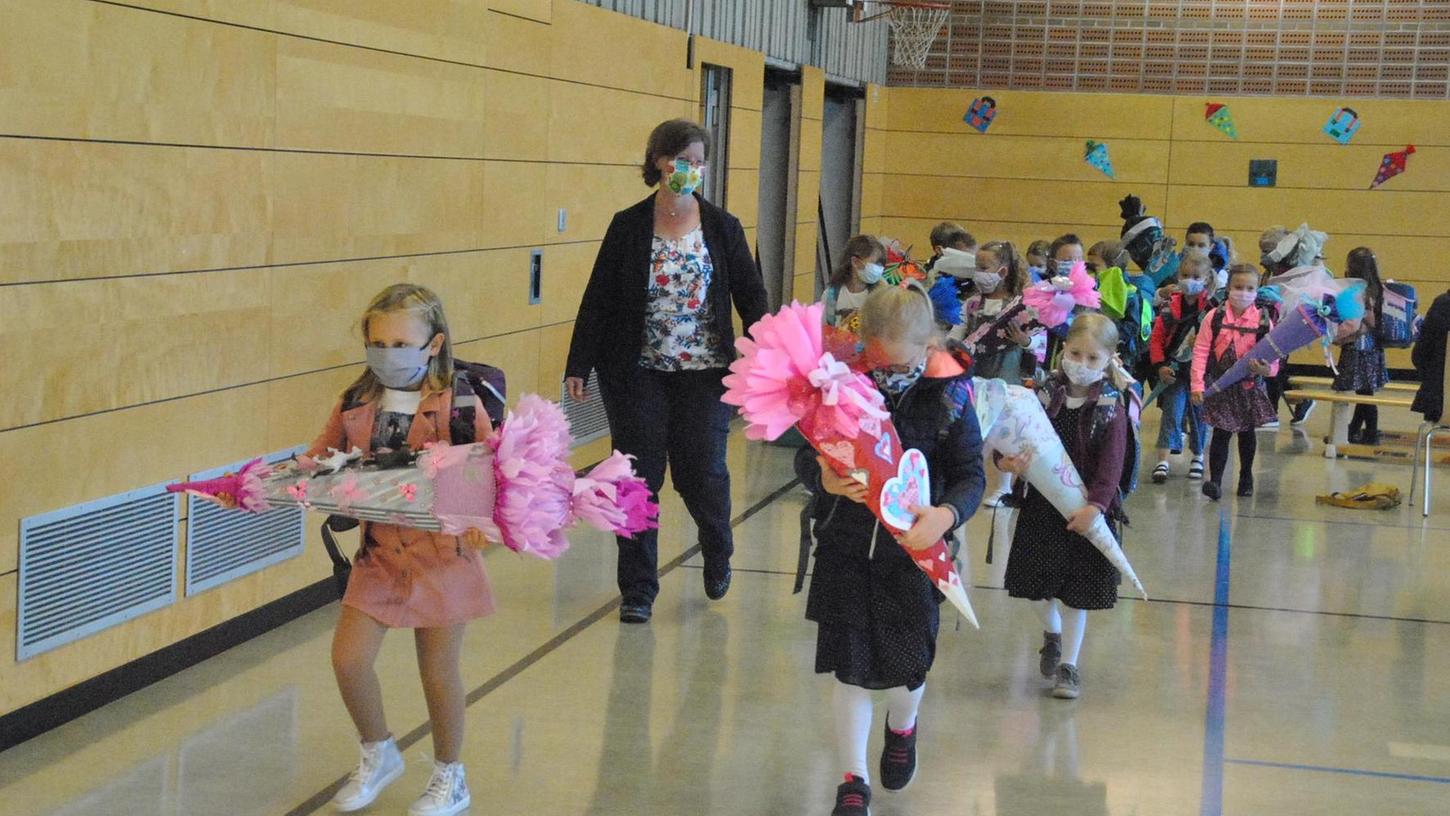 Ohne Kissen, aber dafür mit Maske: Der erste Schultag im Landkreis Forchheim
