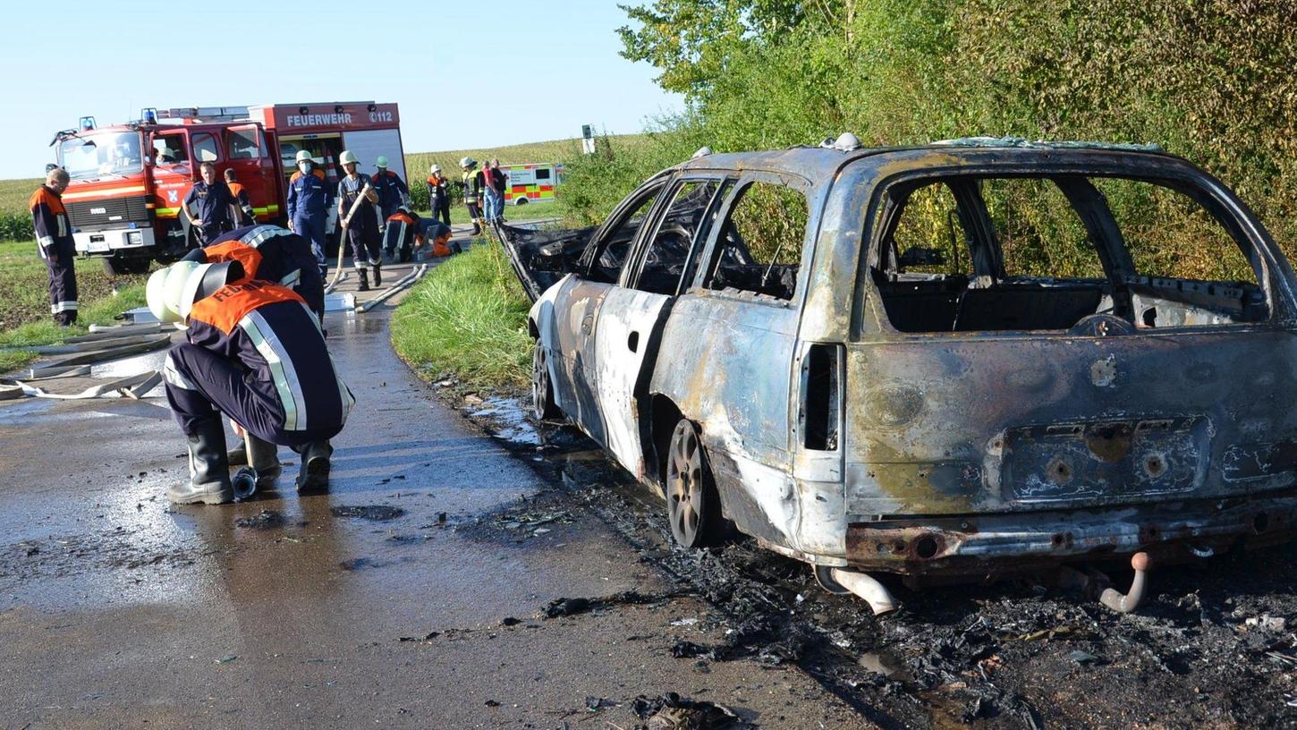 Bei Gunzenhausen: Opel brannte komplett aus
