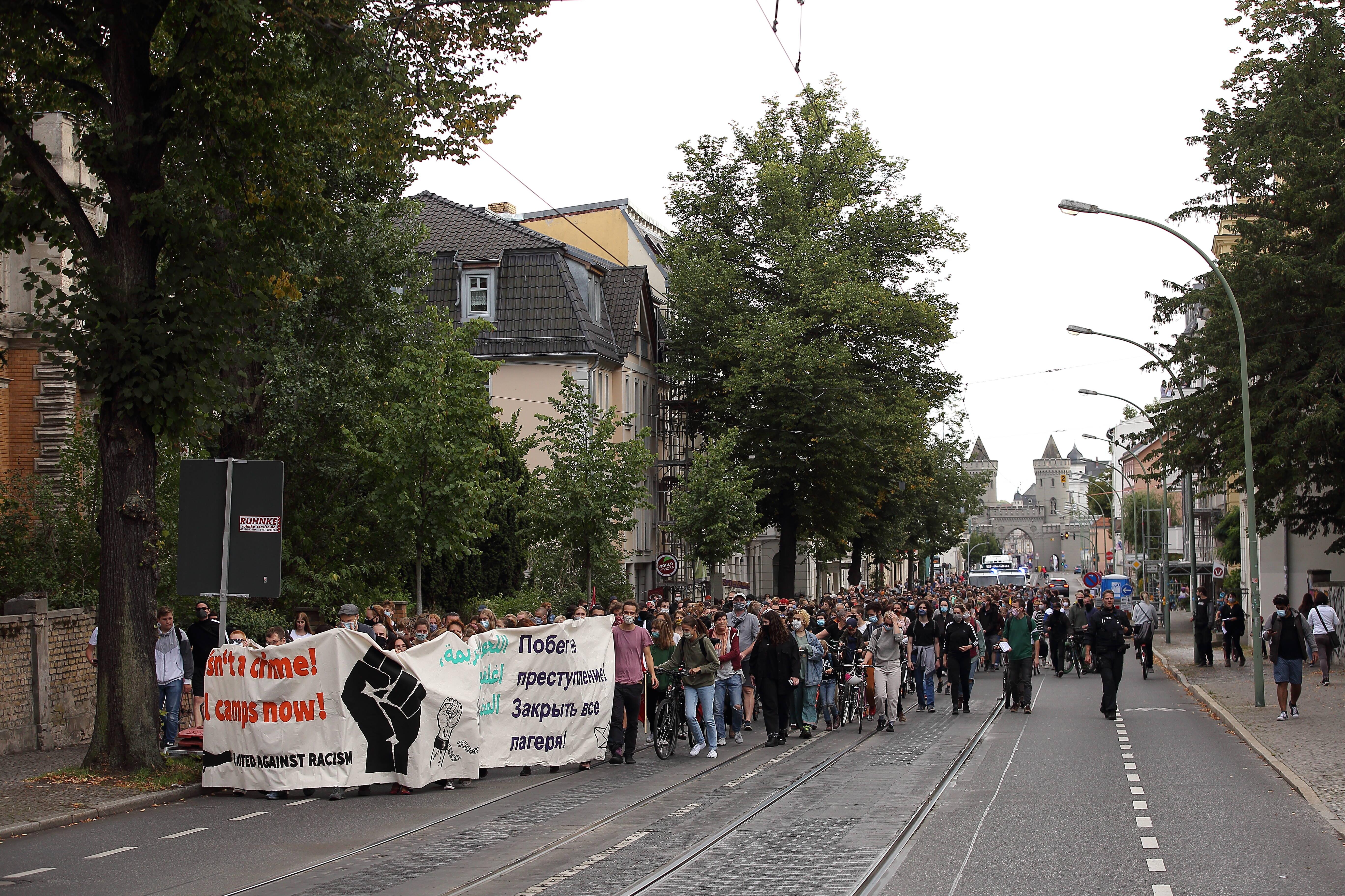 Bei der Seebrücke-Demo in Potsdam am Donnerstag gingen viele Menschen auf die Straße, um dafür zu plädieren die Geflüchteten in Not aufzunehmen. 