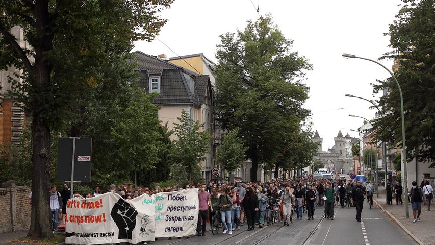 Bei der Seebrücke-Demo in Potsdam am Donnerstag gingen viele Menschen auf die Straße, um dafür zu plädieren die Geflüchteten in Not aufzunehmen. 