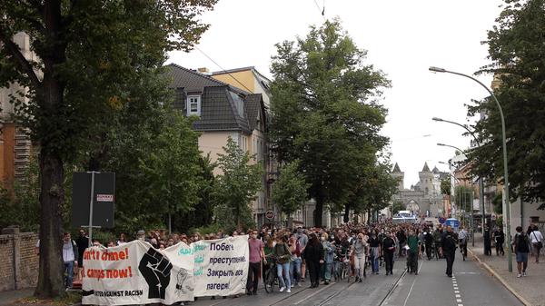 Bei der Seebrücke-Demo in Potsdam am Donnerstag gingen viele Menschen auf die Straße, um dafür zu plädieren die Geflüchteten in Not aufzunehmen.