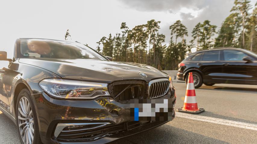 Unfall auf A6 bei Nürnberg - Drei Fahrzeuge prallen ineinander
