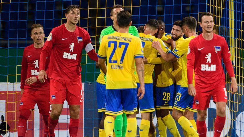 Der Pokal Freitag Neun Tore In Braunschweig Mainz Mit Muhe Weiter Sport Nordbayern De