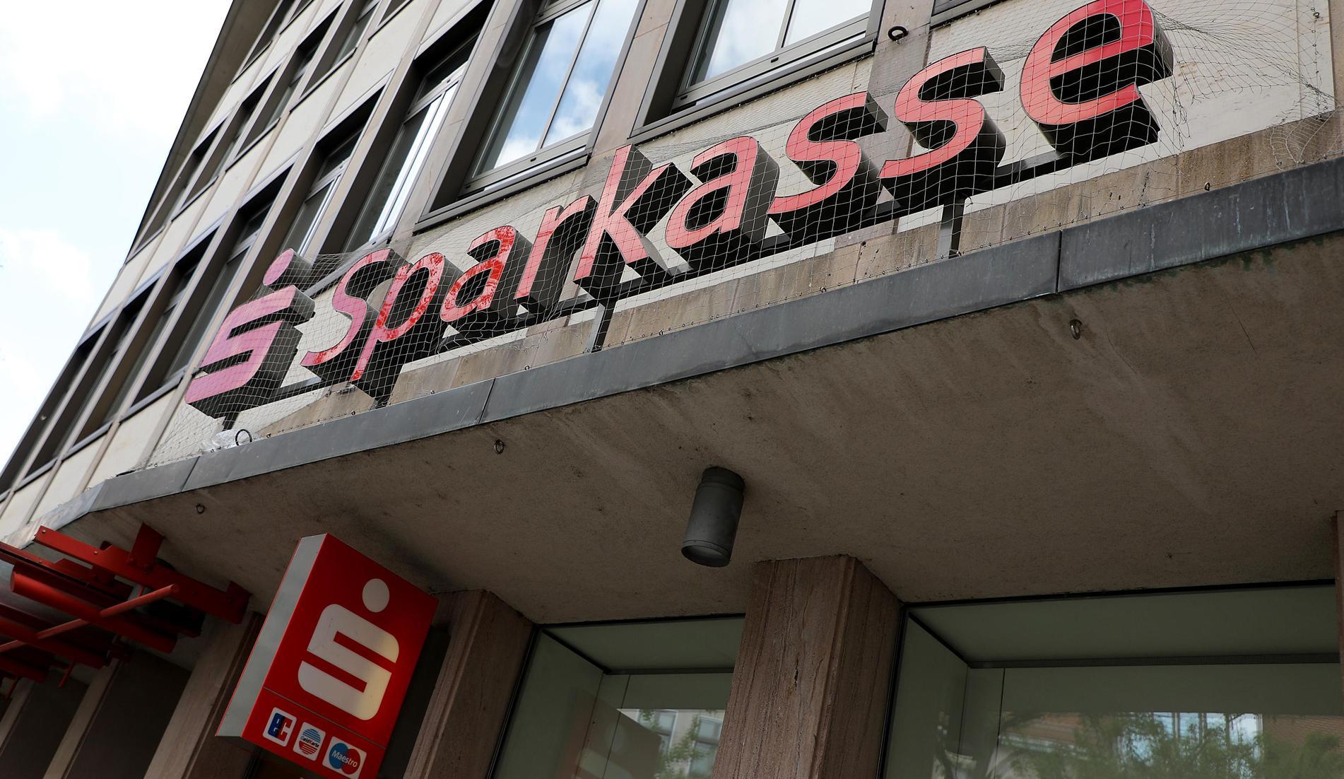 Prämiensparen: Diese Wichtige Frist Dürfen Kunden Der Sparkasse ...