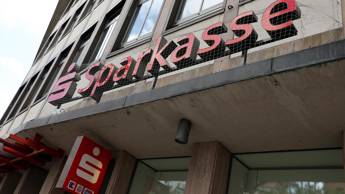  Die Sparkasse Nürnberg hat 2019 begonnen, alte Sparverträge zu kündigen.
