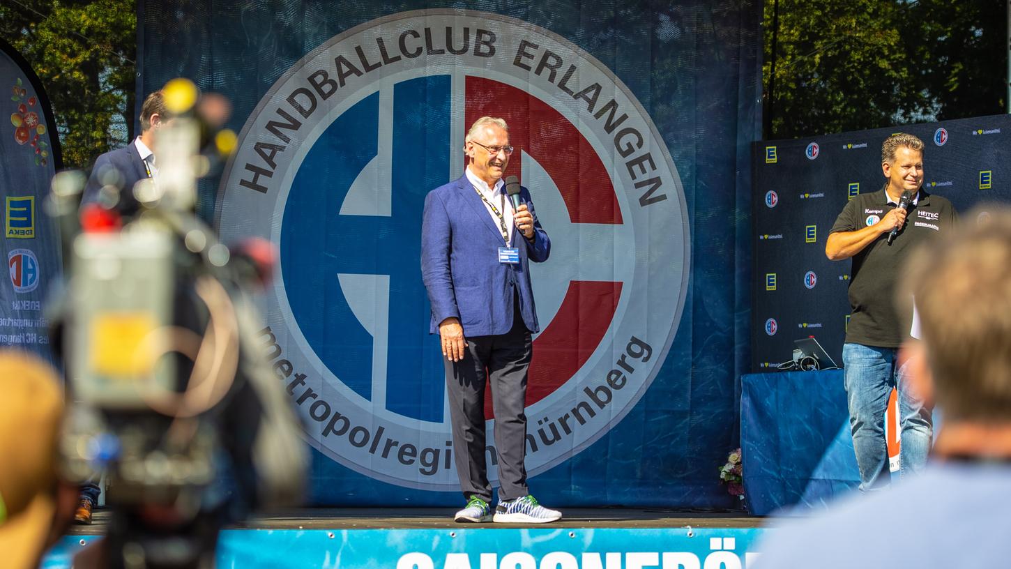 Joachim Herrmann (links) traut dem HC Erlangen "eigentlich alles" zu. Joachim Herrmann (links) traut dem HC Erlangen "eigentlich alles" zu.