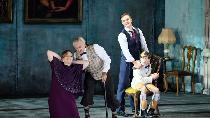 Hier gab Max Emanuel Cencic (zweiter von links) noch den Bösewicht: In Nicola Porporas "Carlo il Calvo" (Karl der Kahle) führt der Countertenor auch Regie.
Hier gab Max Emanuel Cencic (zweiter von links) noch den Bösewicht: In Nicola Porporas "Carlo il Calvo" (Karl der Kahle) führt der Countertenor auch Regie.