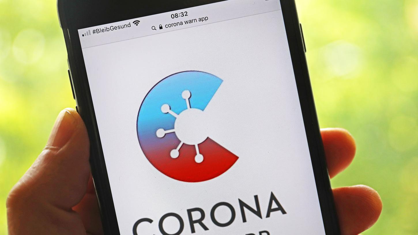 Die offizielle Corona-Warn-App ist in Deutschland gut angenommen worden. Nun will die EU sie mit vergleichbaren Apps anderer Mitgliedstaaten verknüpfen, damit die Daten ausgetauscht werden können.