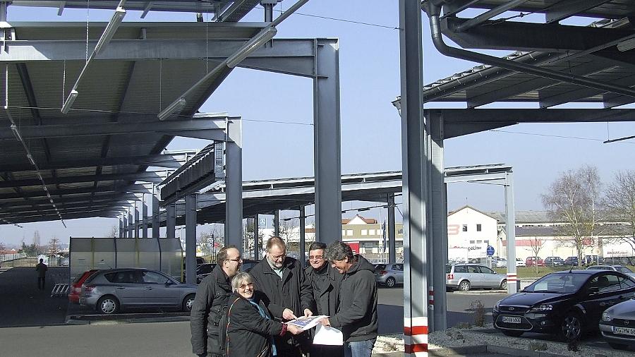 Photovoltaik auf dem Edeka-Parkplatz? Photovoltaik auf dem Edeka-Parkplatz?