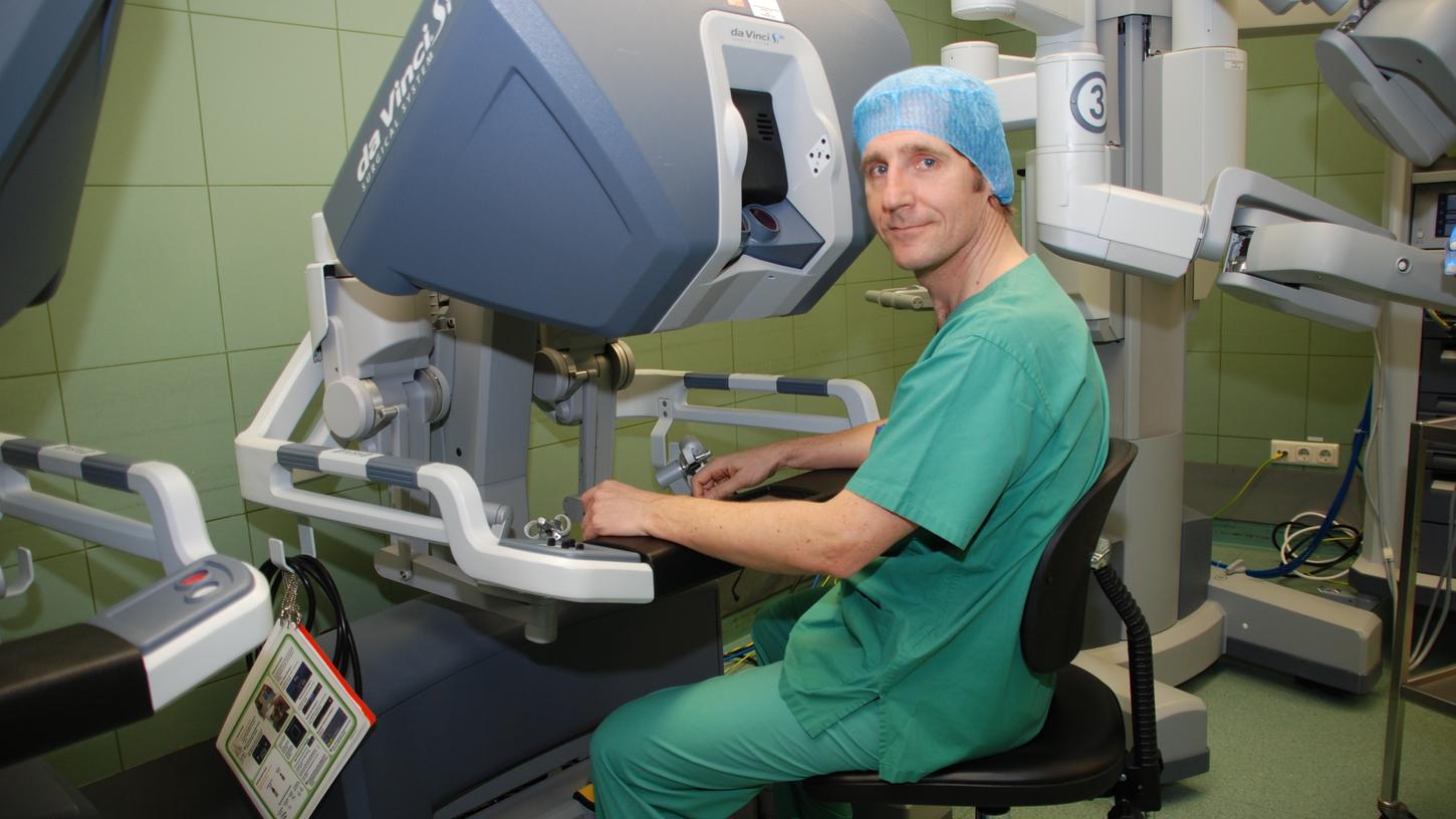 Mit dem OP-Roboter "Da Vinci" kann Andreas Blana genau und zugleich entspannt operieren.