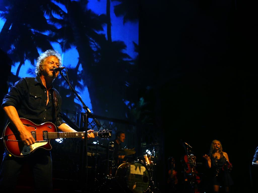 Da waren die Zeiten noch Corona-frei: Wolfgang Niedecken mit seiner Band BAP beim Tourstart 2018 in Kempten. Da waren die Zeiten noch Corona-frei: Wolfgang Niedecken mit seiner Band BAP beim Tourstart 2018 in Kempten.