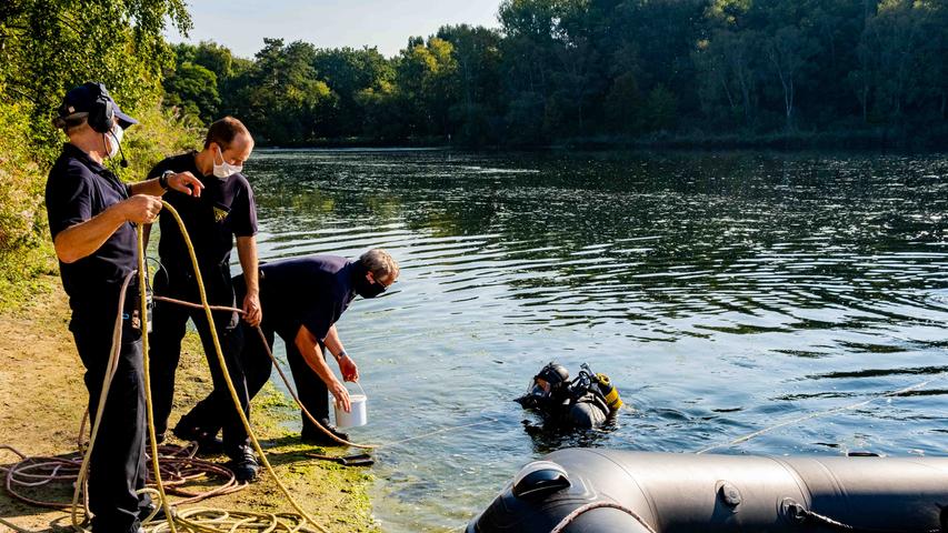 Großer Einsatz am Silbersee: Feuerwehr entnimmt Proben
