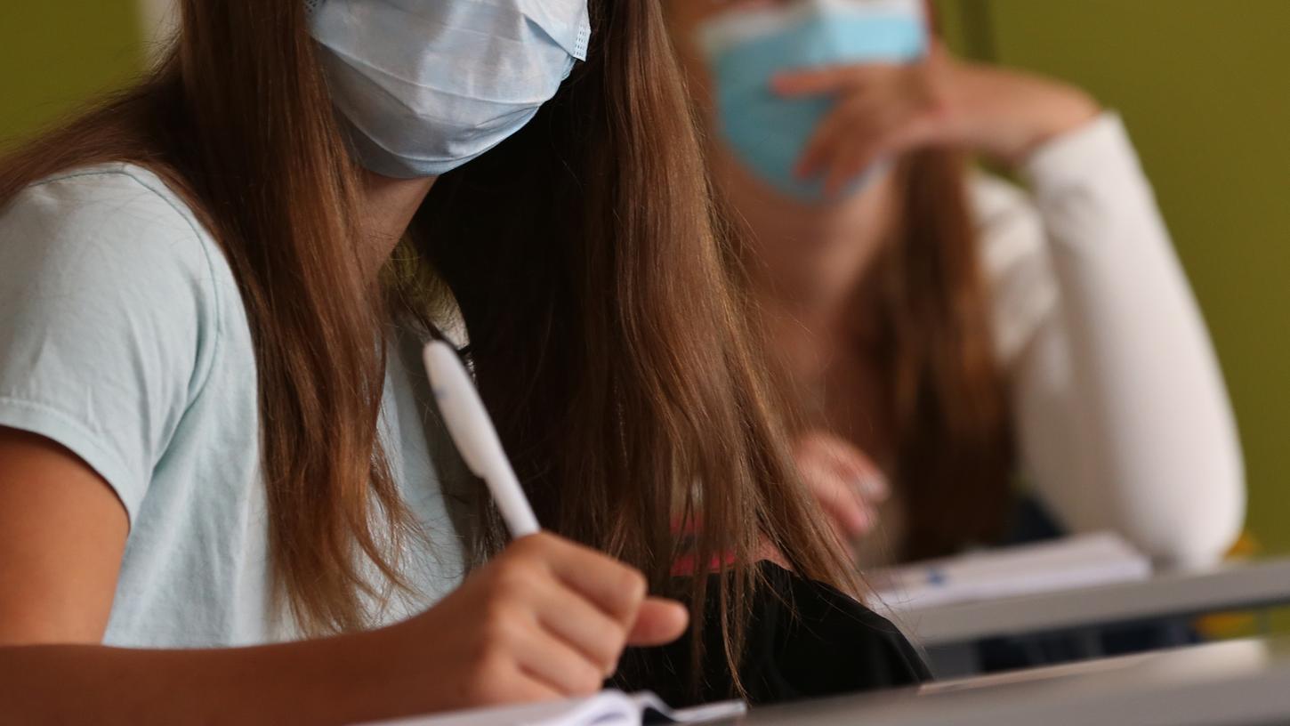 In Bayern gilt eine Maskenpflicht für Schüler und Lehrer auf den Geländen.
