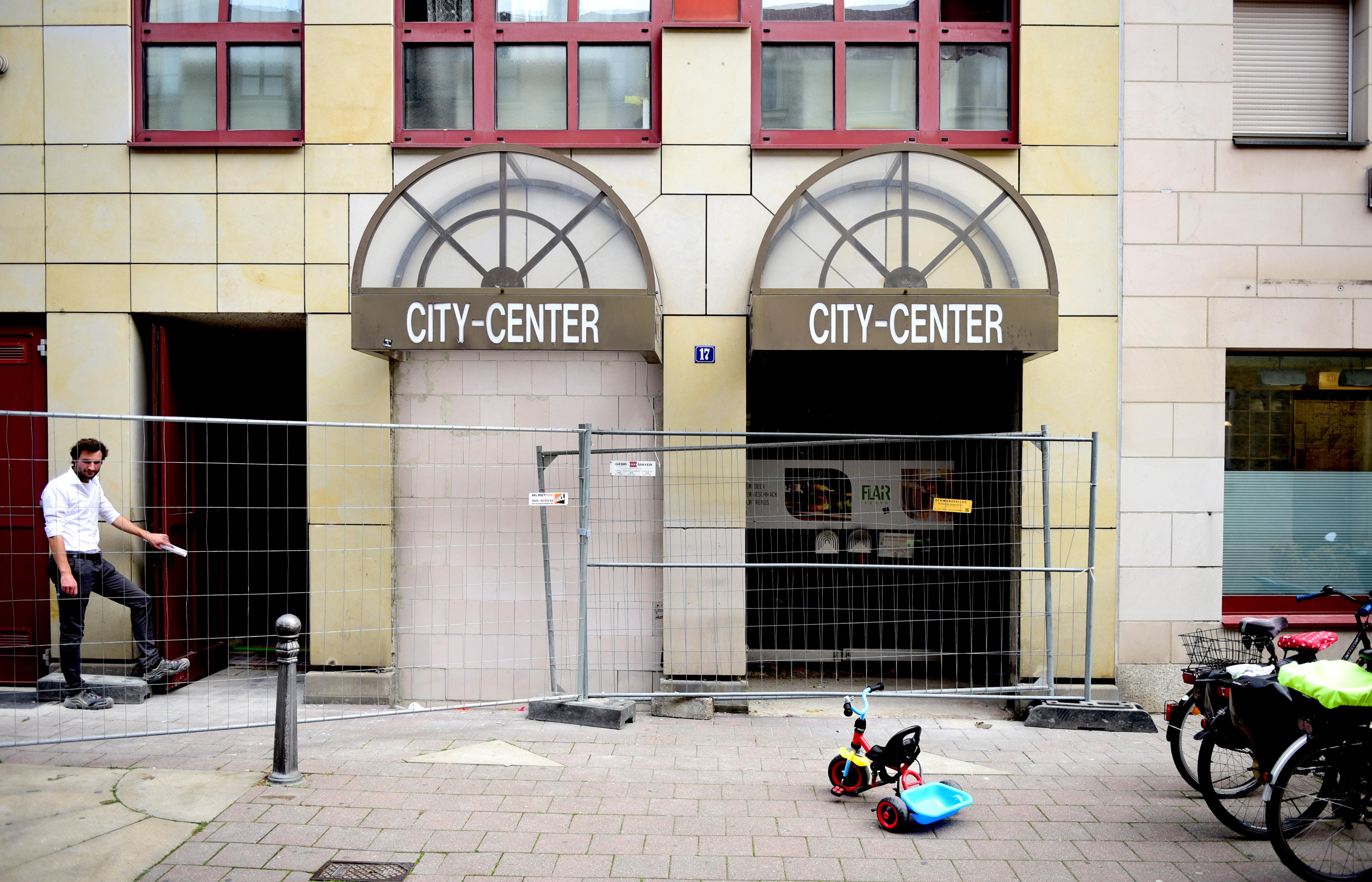 Die Schriftzüge an den alten Center-Zugängen in der Alexandersttraße sollen als Reminiszenz erhalten bleiben.