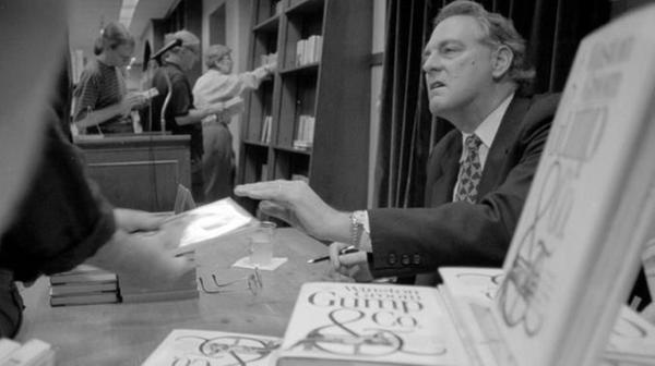 Der US-amerikanische Schriftsteller Winston Groom wurde durch seinen Roman "Forrest Gump" und den gleichnamigen Film mit Tom Hanks berühmt. Er starb in seiner Heimatstadt Fairhope im US-Bundesstaat Alabama