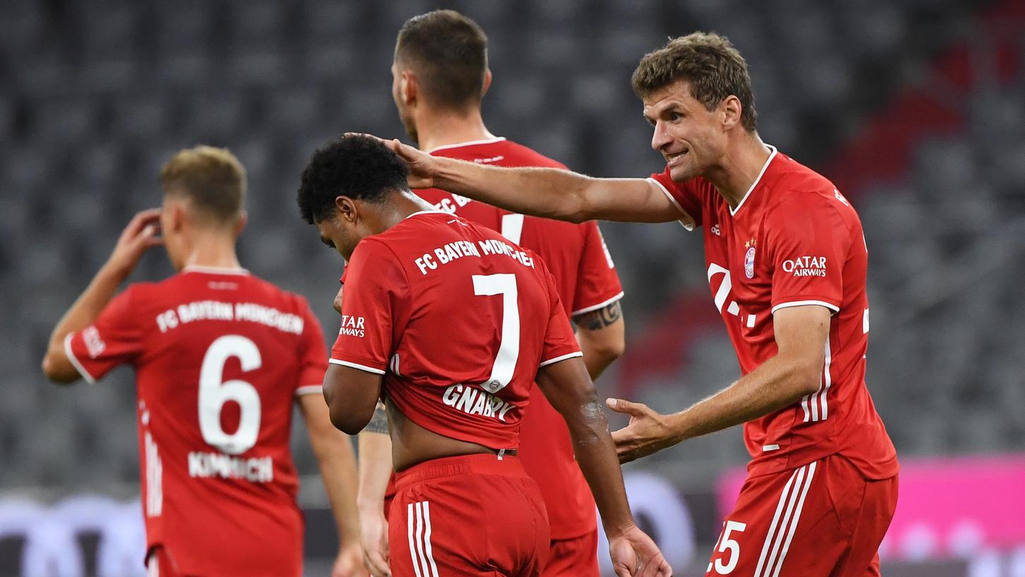 Die Bayern um Josua Kimmich, Serge Gnabry und Thomas Müller nehmen die Schalker zum Saisonauftakt auseinander.
