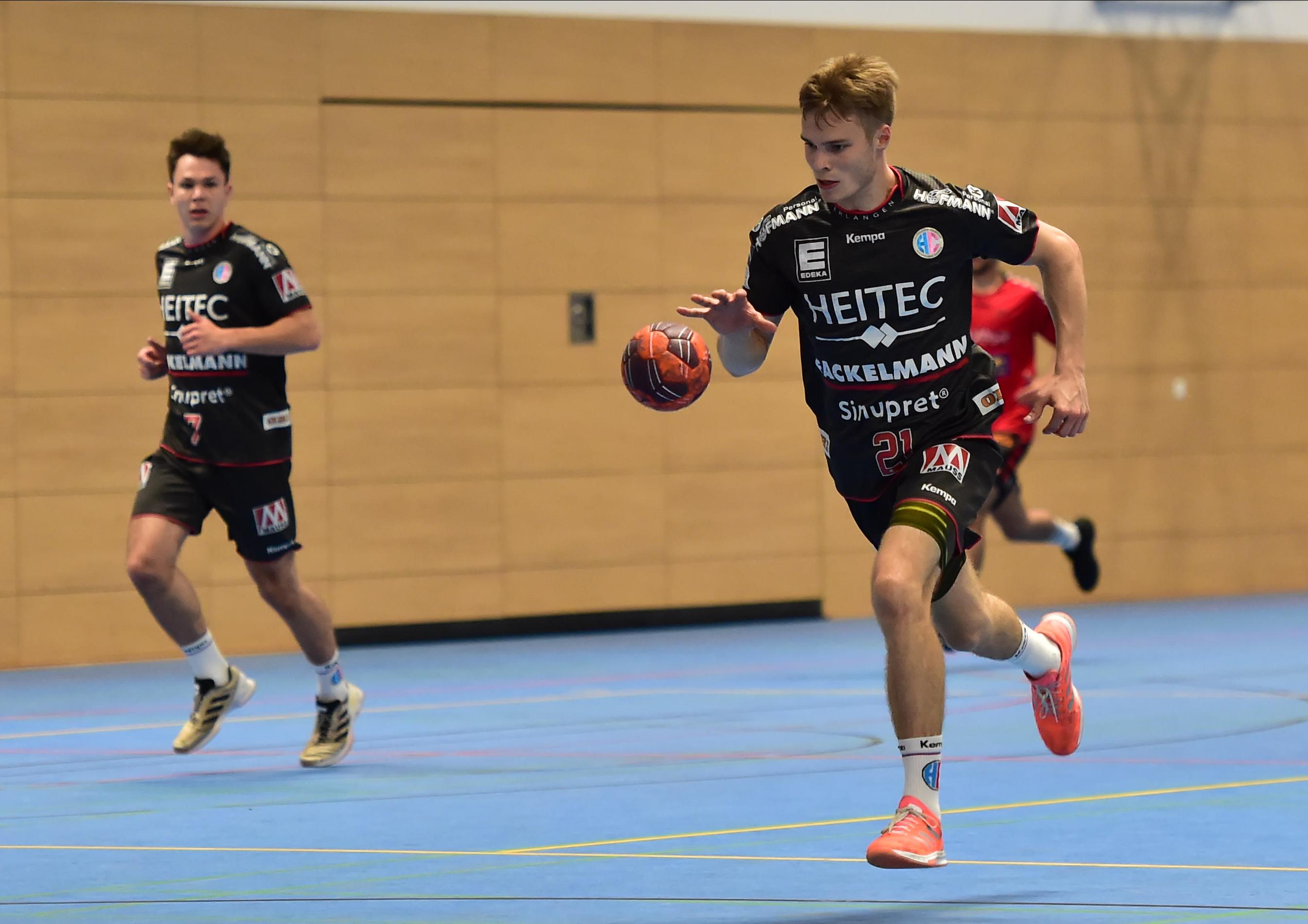 "Ein sehr ehrgeiziger Spieler, der nicht mehr das junge Nachwuchstalent ist, sondern einen festen Platz in der Mannschaft hat. Er bringt wahnsinnig viel Kampfkraft und Leidenschaft, er ist ein Vereinseigengewächs, er brennt immer. Das hilft, alleine schon, weil er im Training von allen das Maximum fordert."