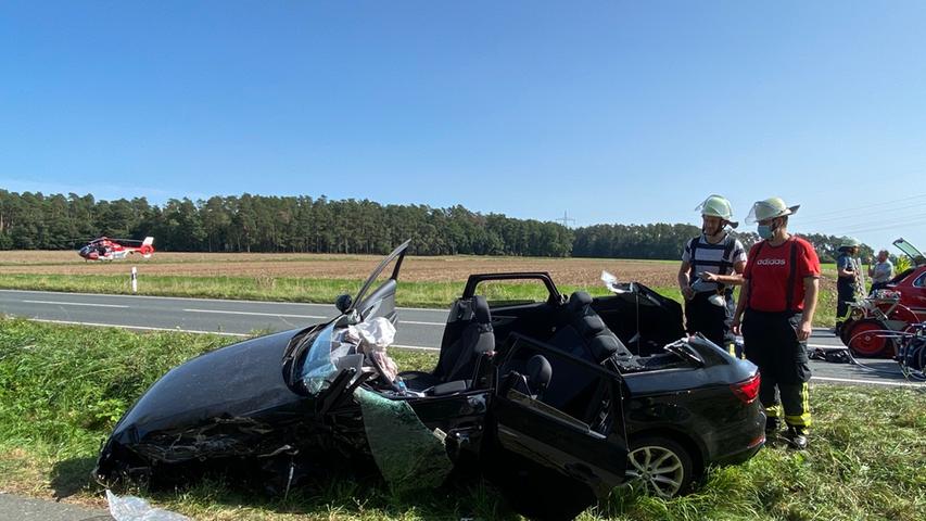 Schwerer Unfall bei Roßtal: Feuerwehr befreit Fahrer mit schwerem Gerät
