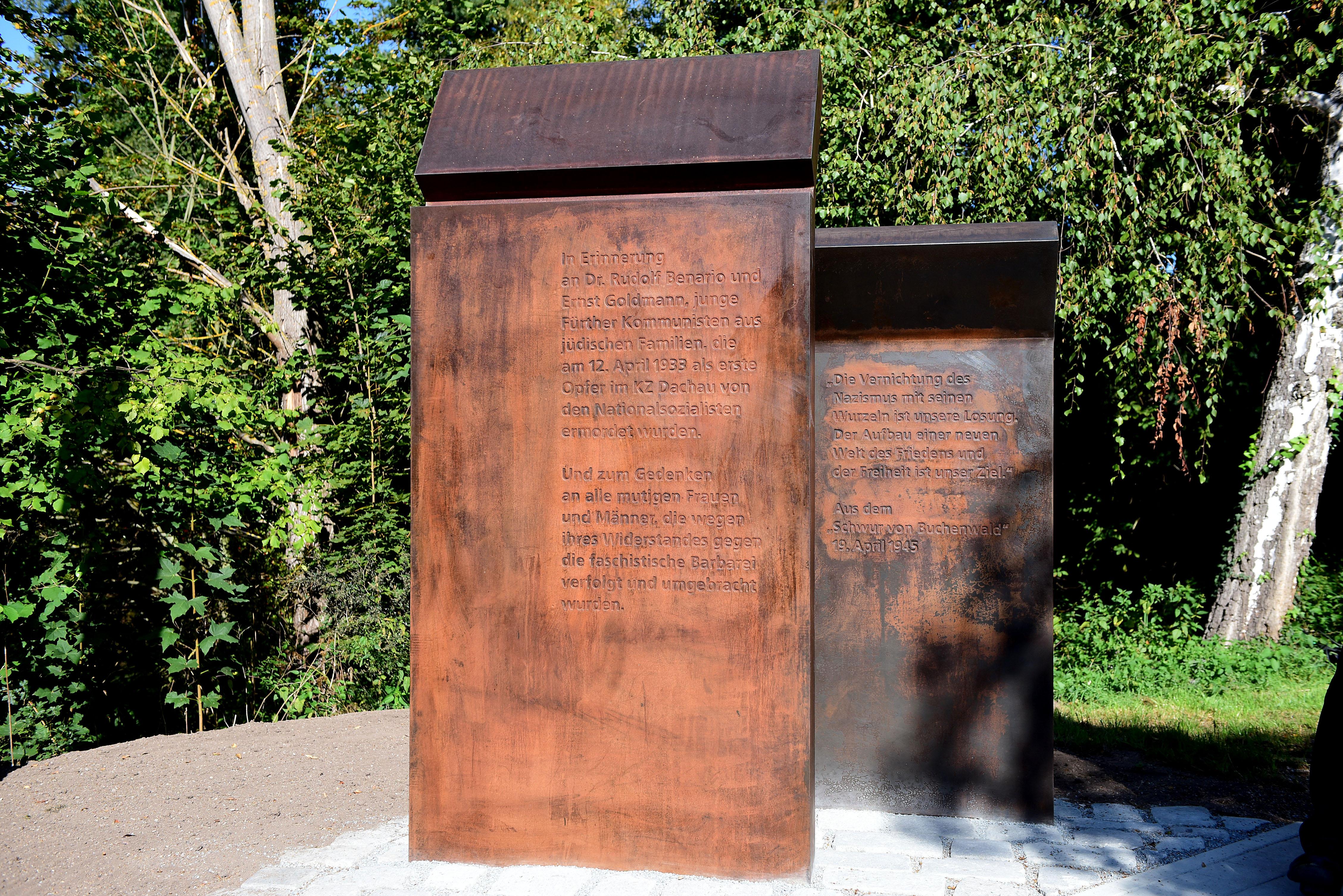 Neues Denkmal erinnert an die F&uuml;rther Nazi-Opfer Benario und Goldmann