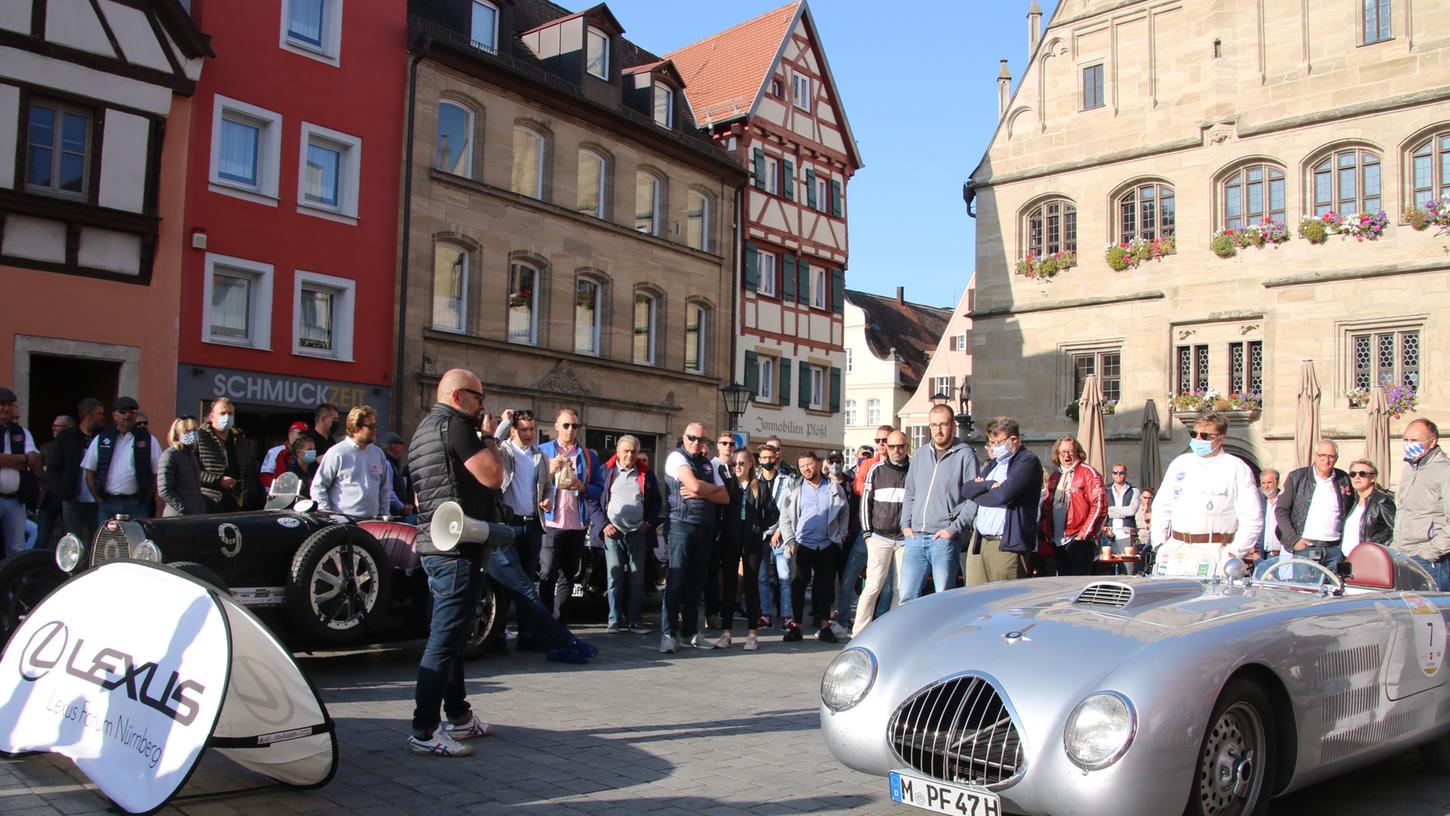 Der Altmühltal-Classic-Sprint sorgte nicht nur dafür, dass knapp 90 historische Oldtimer durch Weißenburg und die Region rollten, sondern auch für etliche Zuschauer in Weißenburgs Innenstadt. 