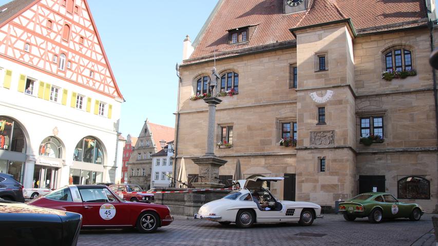 Die Autos standen von der Luitpoldstraße bis auf den Marktplatz aufgereiht.