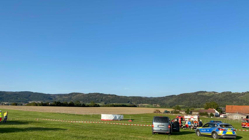 Kleinflugzeug zerschellt in Oberfranken auf Acker - Pilot stirbt
