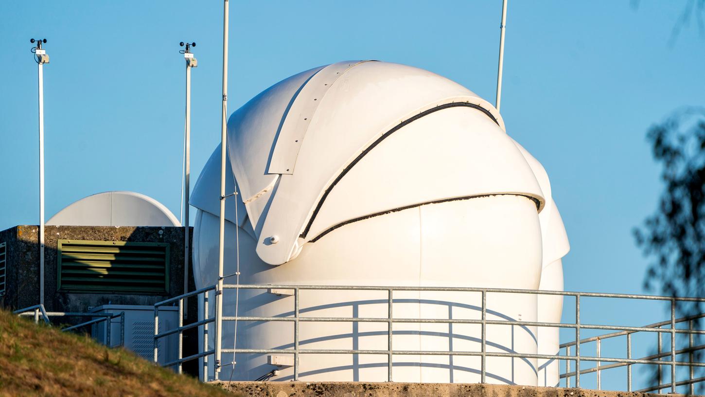 Ein Teleskop des Weltraum-Operationszentrums in Uedem: Die neue Anlage verstärkt den Schutz deutscher Einrichtungen und Satelliten, ohne die das Leben in einer modernen Gesellschaft kaum noch denkbar ist.