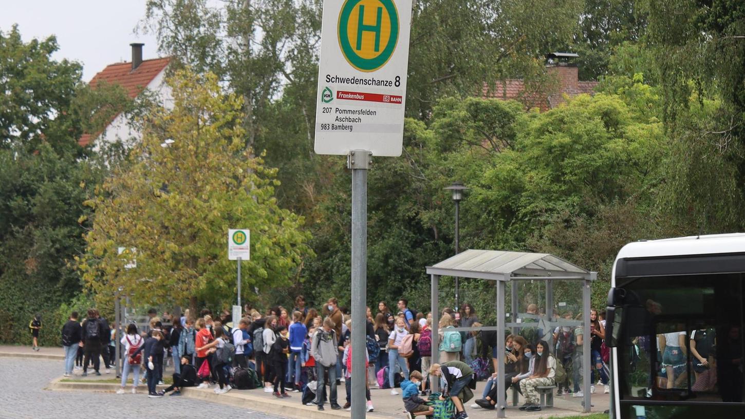 Corona-Gefahr: Gedrängel in Höchstadts Schulbussen