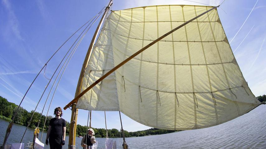 Bilder: Erlanger Historiker bauen neues Römerboot