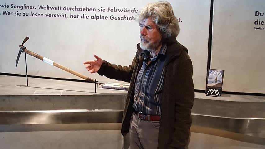 Reinhold Messner erläutert das Konzept seines Museums.