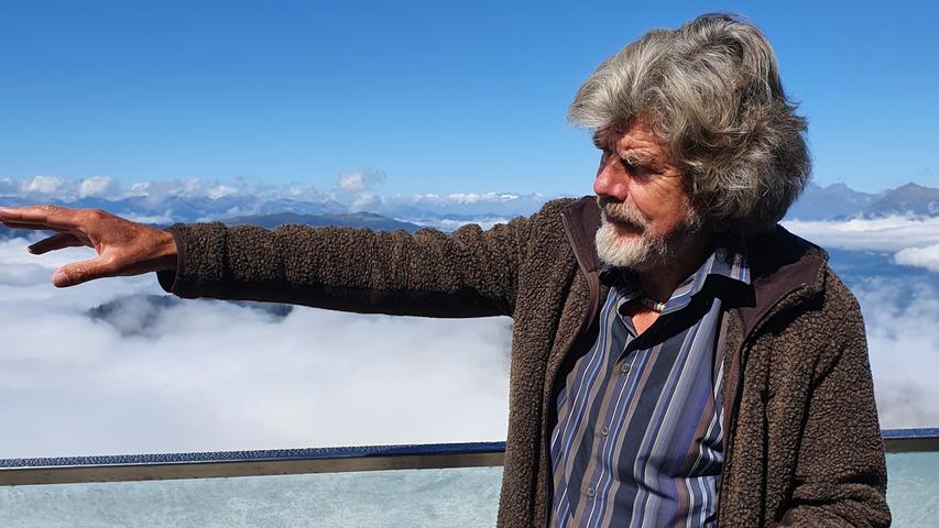 Reinhold Messner auf der Aussichtsplattform seines Museums auf dem Kronplatz.