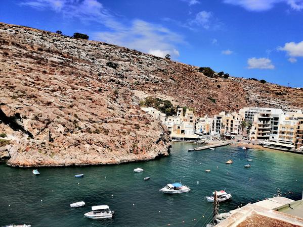 Eher in Brauntönen mit pittoresquen Häfen präsentiert sich Malta im Herbst. Kein Wunder angesichts rund 300 Sonnentagen im Jahr, an denen es im Hochsommer richtig heiß werden kann. Dafür belohnt die Insel mit milden Wintern und bietet sich darum umso mehr an, wer dem grauen Monaten in Deutschland entfliehen will.
Eher in Brauntönen mit pittoresquen Häfen präsentiert sich Malta im Herbst. Kein Wunder angesichts rund 300 Sonnentagen im Jahr, an denen es im Hochsommer richtig heiß werden kann. Dafür belohnt die Insel mit milden Wintern und bietet sich darum umso mehr an, wer dem grauen Monaten in Deutschland entfliehen will.
