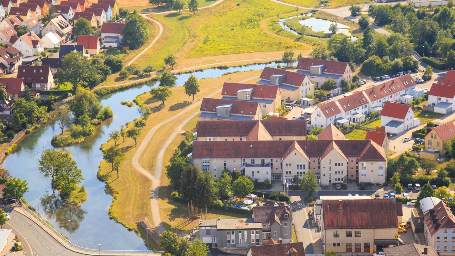 Das Seniorenzentrum Fränkische Schweiz in Ebermannstadt (hier aus der Luft fotografiert) feierte 20-jähriges Jubiläum.